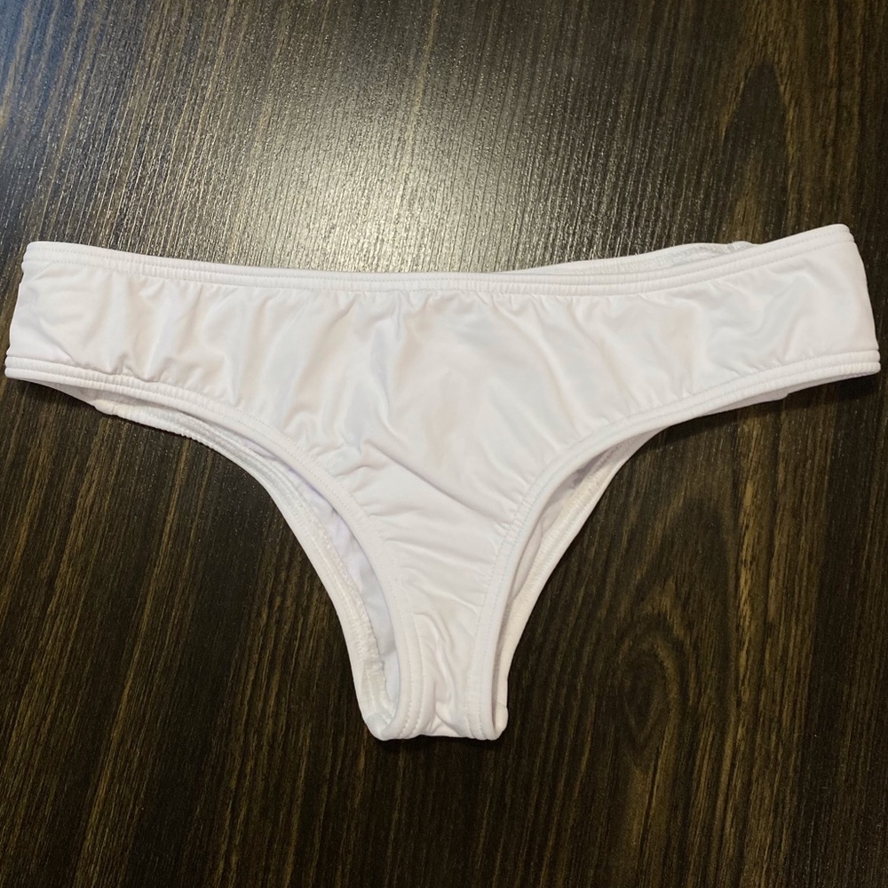 NWOT O’NEILL WHITE SCURNCH CHEEKY BIKINI BOTTOMS